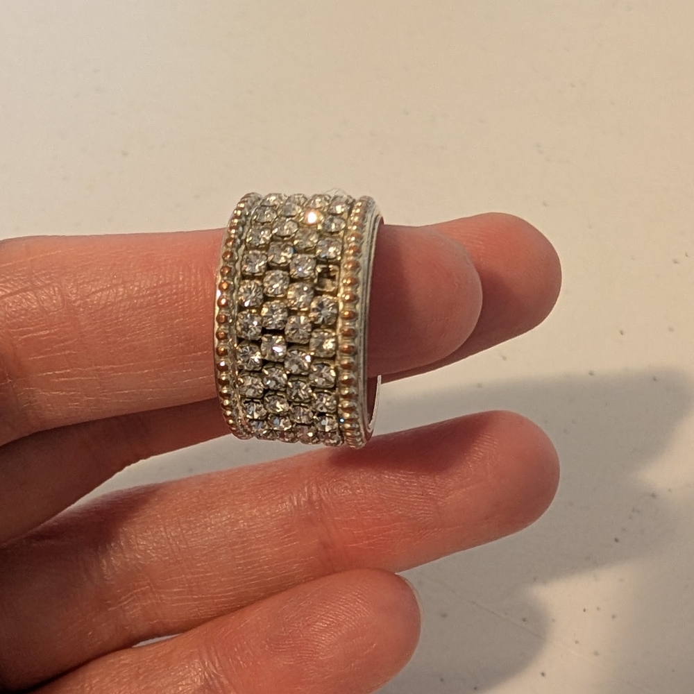 Stunning Ring - Picture 2 of 3